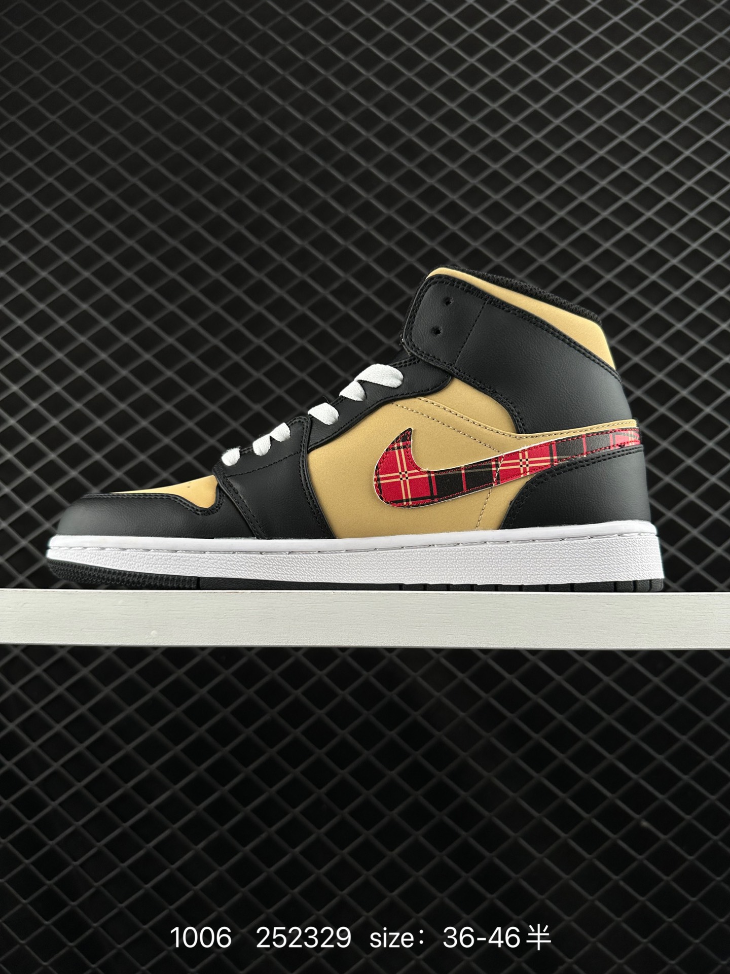 NIKE Air Jordan 1 Retro Mid”Reverse Black Toe“